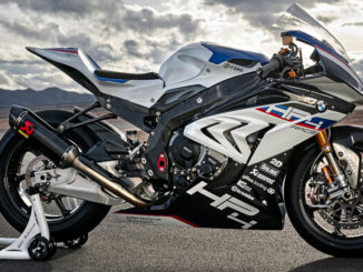 BMW HP4 RACE. (04/2017), abgestellt auf einer Rennstrecke.