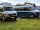 Ein VW Crafter Grand California 600 und 680 stehen 2024 vor einem Gebirgspanorama.